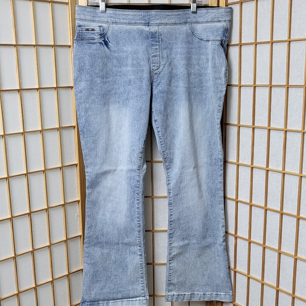 Coco + Carmen light-blue pull-on flare jeans EUC size XL with stretch